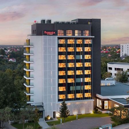 Отель Ramada By Wyndham Slatina Parc Экстерьер фото