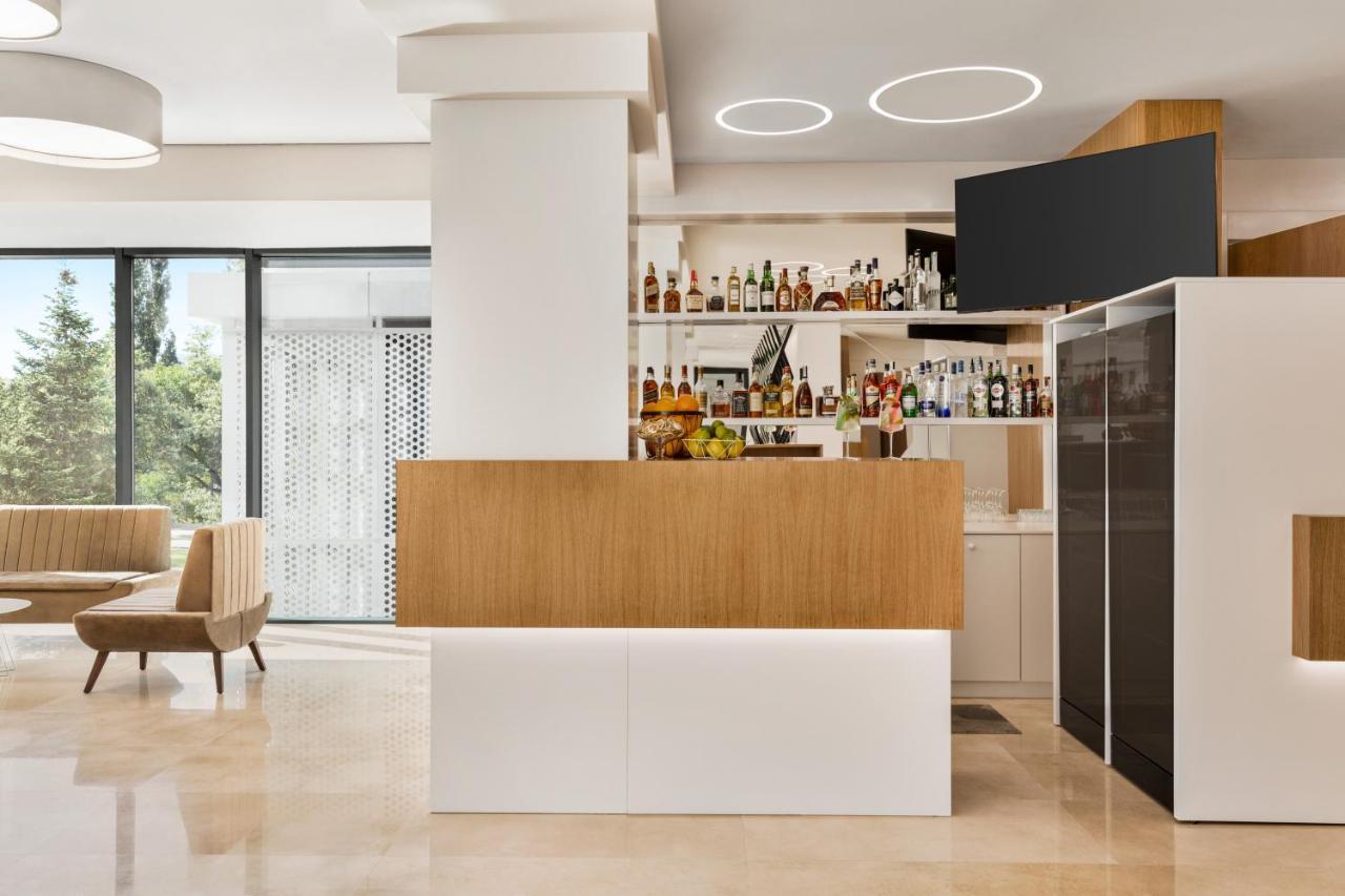 Отель Ramada By Wyndham Slatina Parc Экстерьер фото