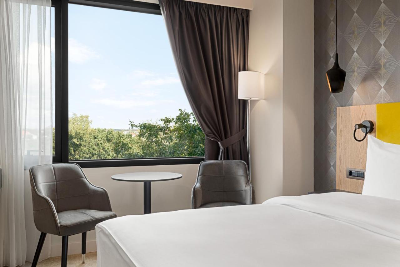 Отель Ramada By Wyndham Slatina Parc Экстерьер фото