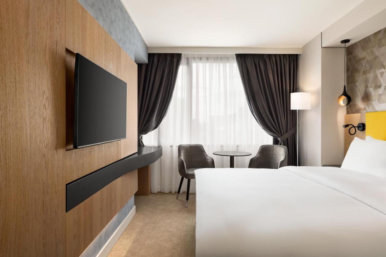 Отель Ramada By Wyndham Slatina Parc Экстерьер фото