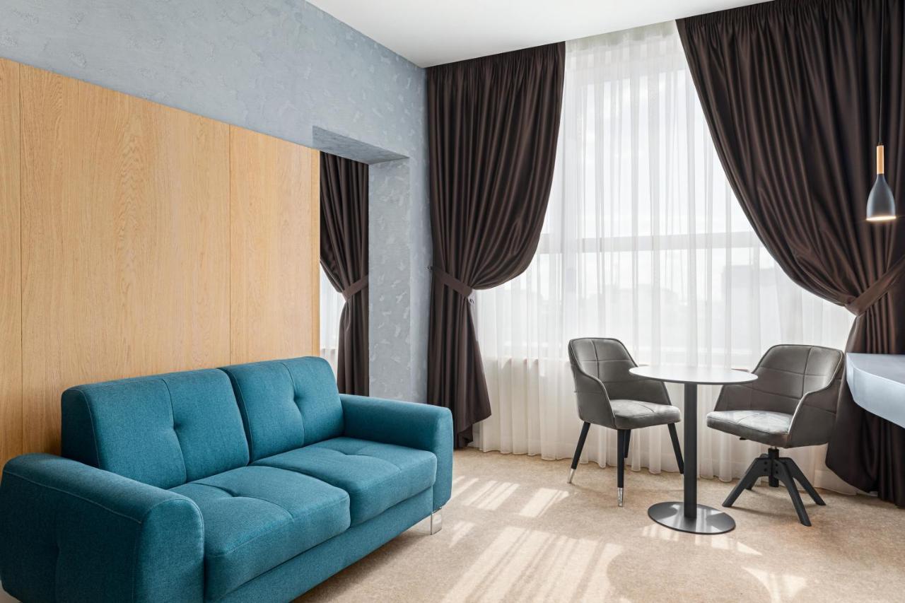 Отель Ramada By Wyndham Slatina Parc Экстерьер фото