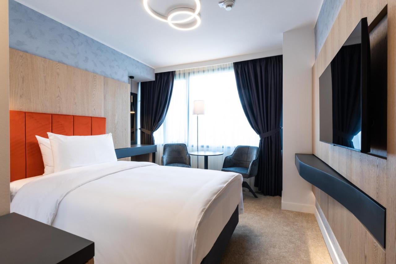 Отель Ramada By Wyndham Slatina Parc Экстерьер фото
