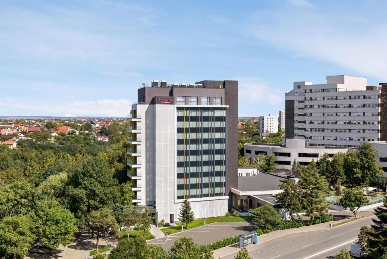 Отель Ramada By Wyndham Slatina Parc Экстерьер фото
