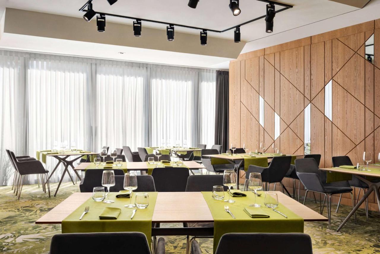 Отель Ramada By Wyndham Slatina Parc Экстерьер фото
