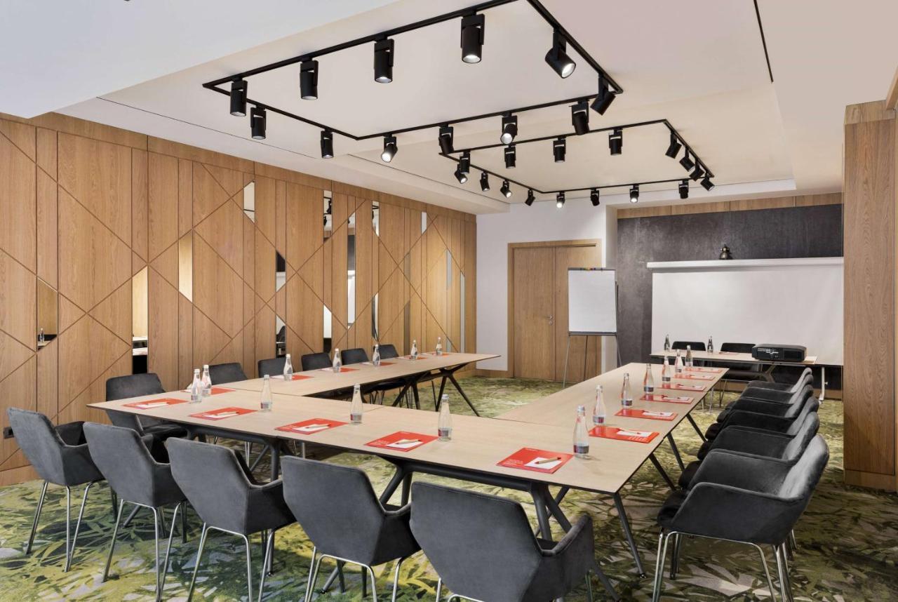 Отель Ramada By Wyndham Slatina Parc Экстерьер фото