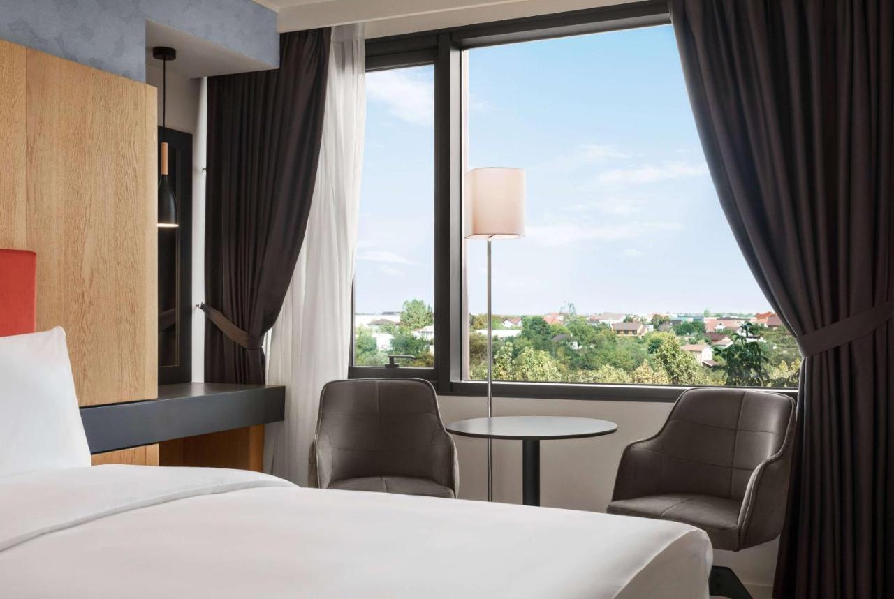 Отель Ramada By Wyndham Slatina Parc Экстерьер фото