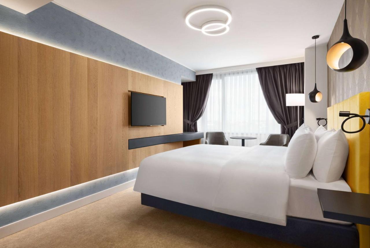 Отель Ramada By Wyndham Slatina Parc Экстерьер фото