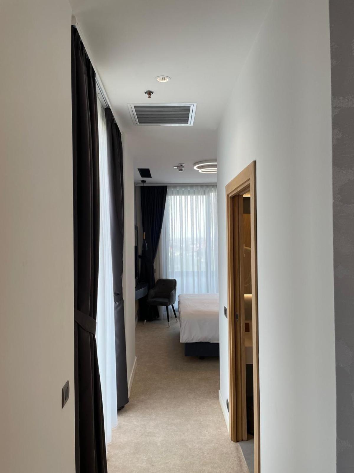 Отель Ramada By Wyndham Slatina Parc Экстерьер фото