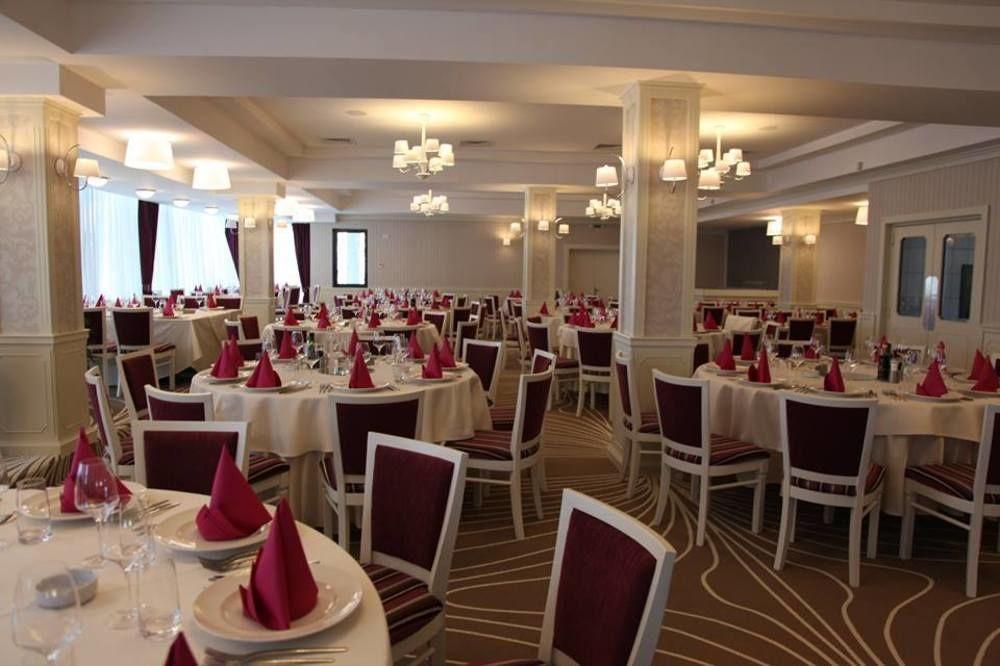 Отель Ramada By Wyndham Slatina Parc Экстерьер фото